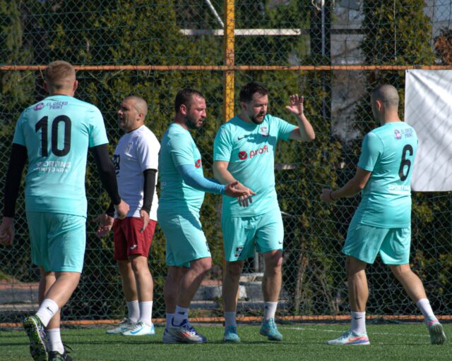 Duminică, 5 aprilie, de la ora 12, este programat ultimul meci al turului din play out pentru noi. Vom întâlni echipa Profesorii CS Timișoara, iar miza este să ne menținem poziția de lider. 

După 7 etape jucate, statisticile arată în felul următor: 
✅ 5 victorii
↔️ 1 egal
❌ 1 înfrângere

#sportingtimisoara #minifotbal